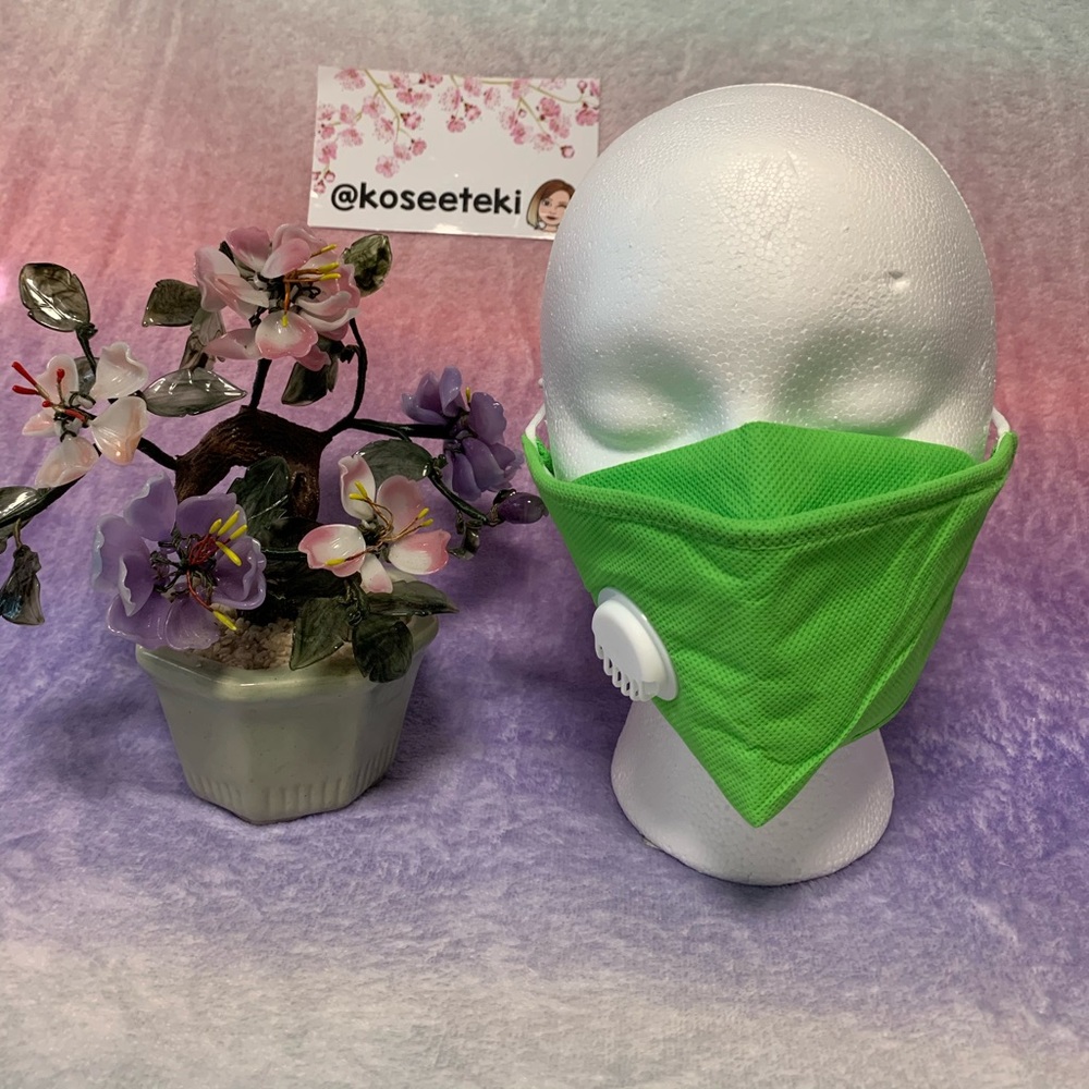 Facemask w/ valve